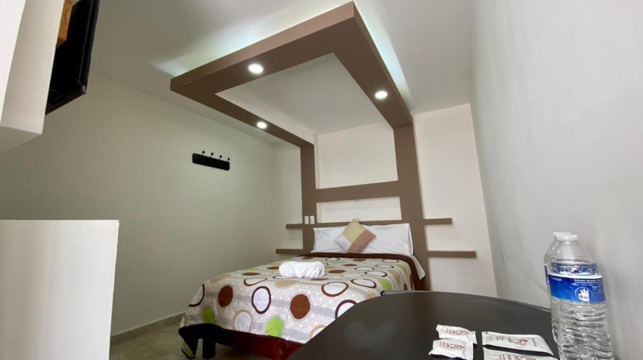 Hotel Caudillos Inn Emiliano Zapata  Bagian luar foto
